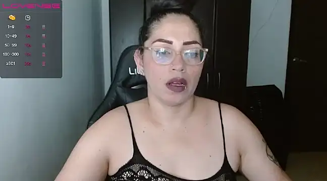 Snapshot of natashasmithe chatting on 12/19/24, 01:28 natashasmithe online show from 12/19/24, 01:28