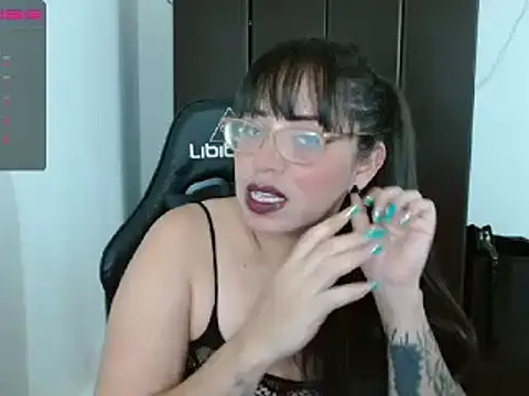 Snapshot of natashasmithe chatting on 01/03/25, 04:44 natashasmithe online show from 01/03/25, 04:44