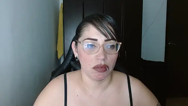 Snapshot of natashasmithe chatting on 02/06/25, 09:17 natashasmithe online show from 02/06/25, 09:17