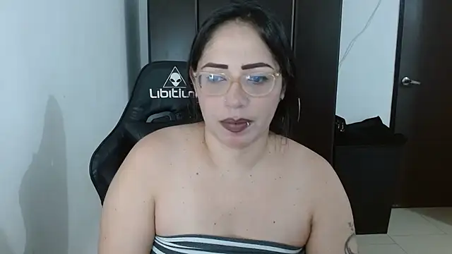 Snapshot of natashasmithe chatting on 02/08/25, 02:15 natashasmithe online show from 02/08/25, 02:15