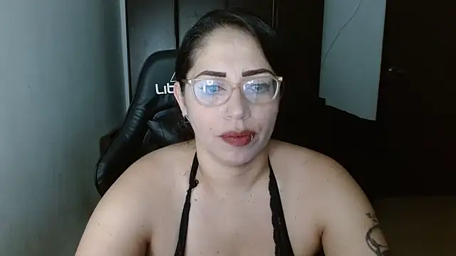 Snapshot of natashasmithe chatting on 02/13/25, 12:32 natashasmithe online show from 02/13/25, 12:32