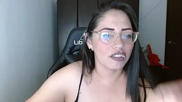 Snapshot of natashasmithe chatting on 03/03/25, 06:37 natashasmithe online show from 03/03/25, 06:37