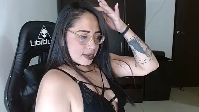 Snapshot of natashasmithe chatting on 10/15/25, 01:17 natashasmithe online show from 10/15/25, 01:17