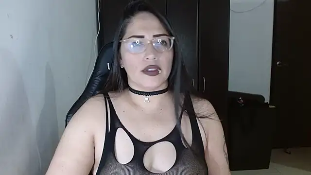 natashasmithe online show from 11/17/25, 01:00