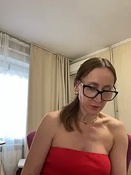 Snapshot of LauraDavis chatting on 06/05/26, 04:35 LauraDavis online show from 06/05/26, 04:35