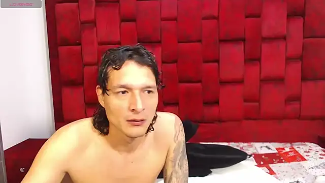 Snapshot of Couple_No_Limits chatting on 11/04/25, 01:54 Couple No Limits online show from 11/04/25, 01:54