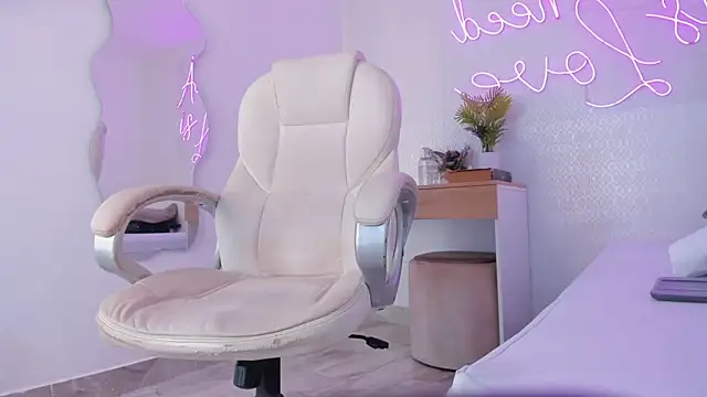 Abby-me online show from 12/18/24, 11:56