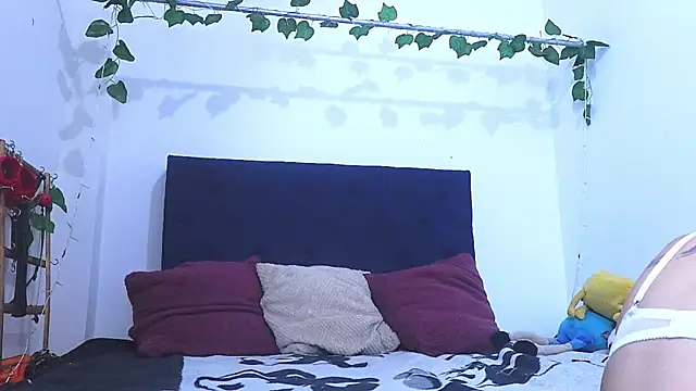 AliciaBasch online show from 12/22/24, 11:09