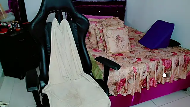 Lily Benet1 online show from 02/23/25, 08:33