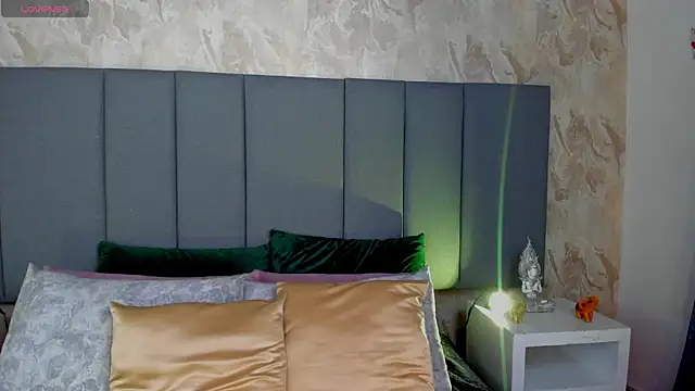 JulianaMiller online show from 12/05/25, 12:19