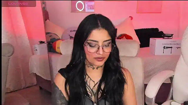 Snapshot of Hinataw33d01 chatting on 10/15/25, 02:55 Hinataw33d01 online show from 10/15/25, 02:55