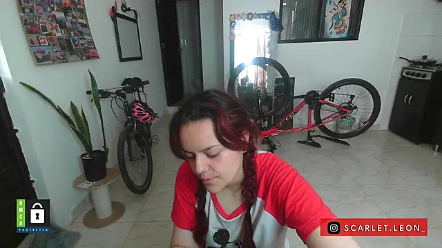 Scarletleon77 online show from 10/07/25, 03:42