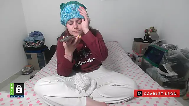 Scarletleon77 online show from 10/20/25, 06:08