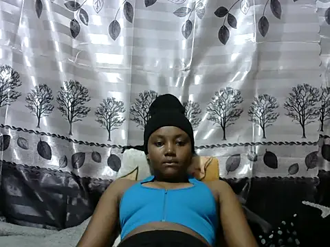 Snapshot of Sweet_kelsiey chatting on 12/15/24, 12:17 Sweet kelsiey online show from 12/15/24, 12:17