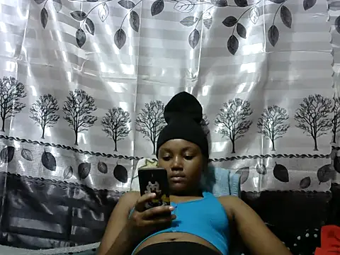 Snapshot of Sweet_kelsiey chatting on 12/17/24, 06:35 Sweet kelsiey online show from 12/17/24, 06:35