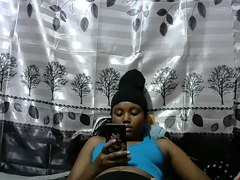 Snapshot of Sweet_kelsiey chatting on 12/17/24, 09:39 Sweet kelsiey online show from 12/17/24, 09:39