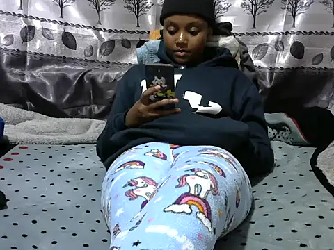 Snapshot of Sweet_kelsiey chatting on 03/01/25, 12:28 Sweet kelsiey online show from 03/01/25, 12:28