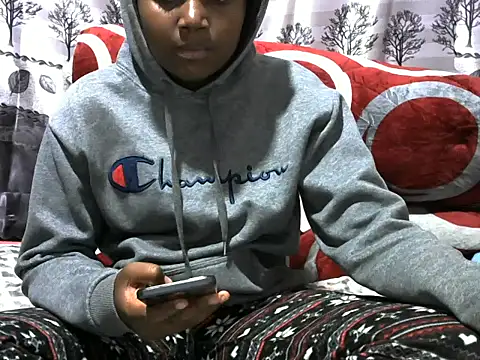 Snapshot of Sweet_kelsiey chatting on 10/15/25, 12:11 Sweet kelsiey online show from 10/15/25, 12:11