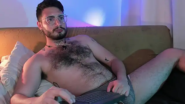 axel giracr online show from 06/19/26, 08:12