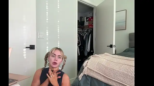 ElenaErickson online show from 07/23/26, 01:58