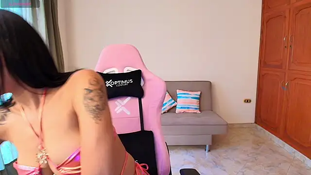 Snapshot of lili_jade222 chatting on 10/17/25, 01:57 lili jade222 online show from 10/17/25, 01:57