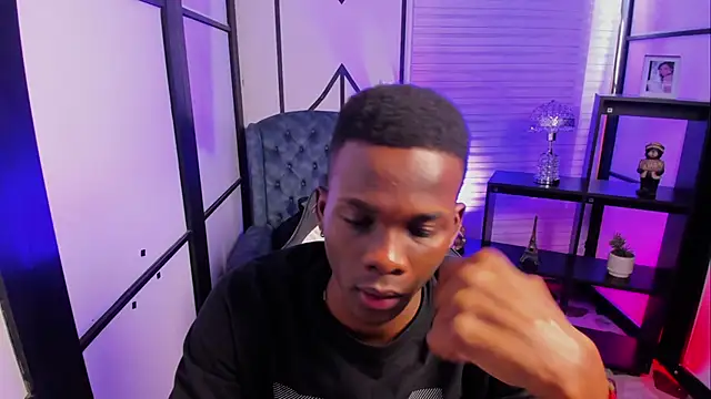 Snapshot of JacksonMuller_ chatting on 10/21/25, 01:23 JacksonMuller online show from 10/21/25, 01:23