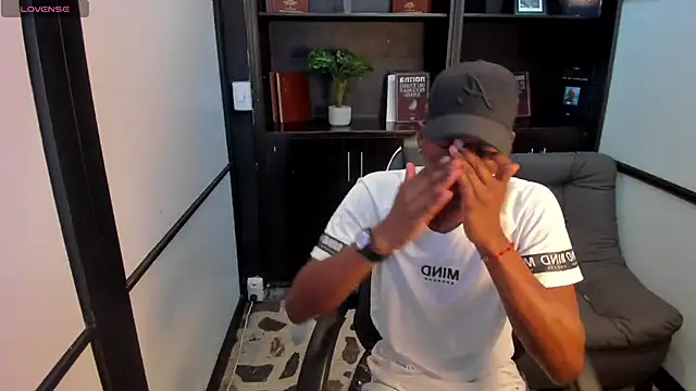 Snapshot of JacksonMuller_ chatting on 10/30/25, 02:07 JacksonMuller online show from 10/30/25, 02:07