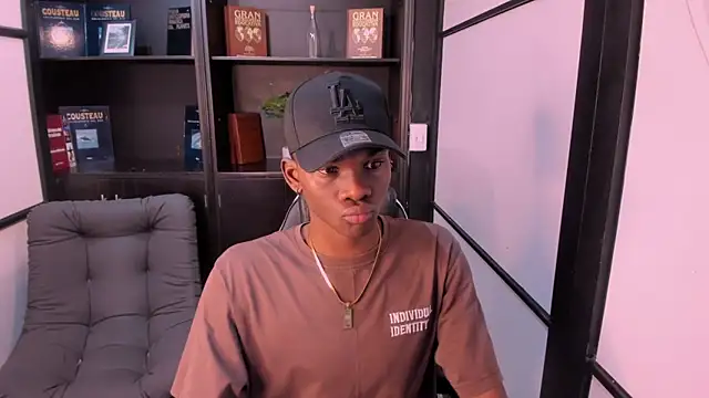 Snapshot of JacksonMuller_ chatting on 11/15/25, 12:02 JacksonMuller online show from 11/15/25, 12:02