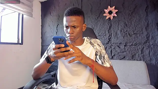 Snapshot of JacksonMuller_ chatting on 11/25/25, 01:11 JacksonMuller online show from 11/25/25, 01:11