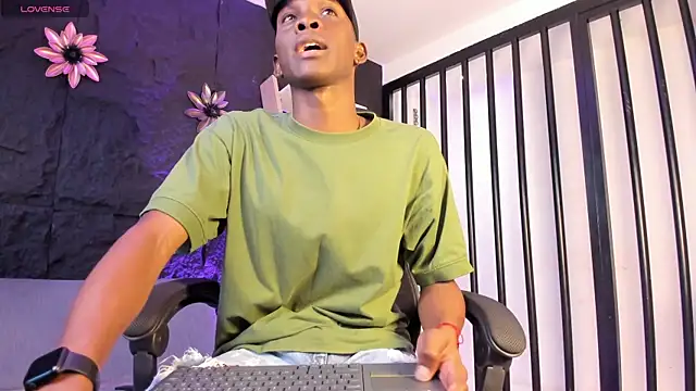 Snapshot of JacksonMuller_ chatting on 12/01/25, 12:21 JacksonMuller online show from 12/01/25, 12:21