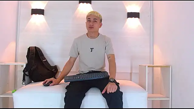 Snapshot of jeic_18 chatting on 10/07/25, 12:35 jeic 18 online show from 10/07/25, 12:35