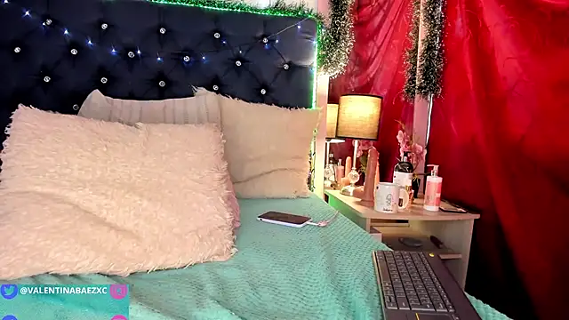 valentinabaez online show from 12/06/24, 09:02