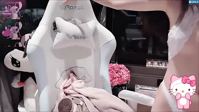 Snapshot of fog- chatting on 09/13/25, 06:35 fog- online show from 09/13/25, 06:35