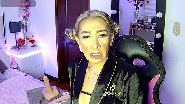 Snapshot of EvelinaGrey chatting on 11/22/25, 10:20 EvelinaGrey online show from 11/22/25, 10:20