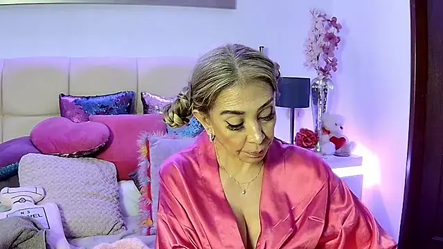 Snapshot of EvelinaGrey chatting on 11/23/25, 10:26 EvelinaGrey online show from 11/23/25, 10:26