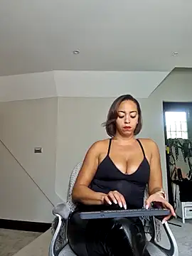 QueenTricks1 online show from 09/22/25, 11:45