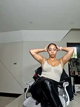 QueenTricks1 online show from 10/13/25, 01:33