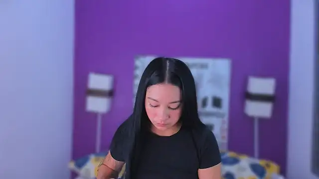 Lila Pinky online show from 11/11/25, 12:49