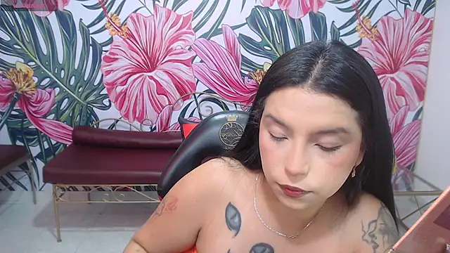 Snapshot of Small_naughty_ chatting on 04/16/26, 01:12 Small naughty online show from 04/16/26, 01:12
