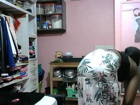Snapshot of slender-qwene chatting on 03/03/26, 02:45 slender-qwene online show from 03/03/26, 02:45