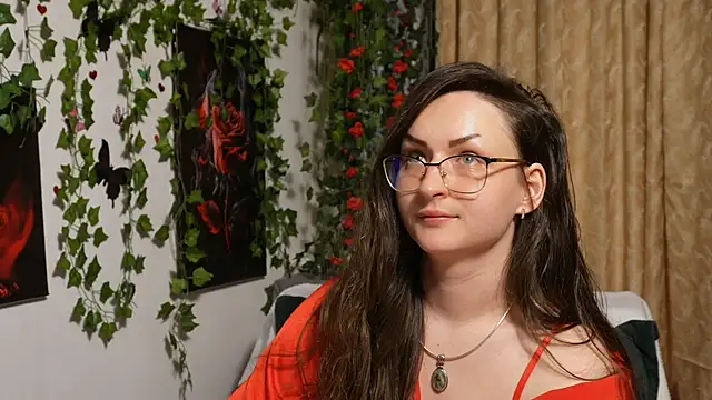 Snapshot of NaughtYHomemadE chatting on 09/26/25, 11:58 NaughtYHomemadE online show from 09/26/25, 11:58