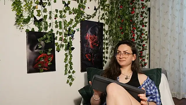 Snapshot of NaughtYHomemadE chatting on 10/21/25, 12:06 NaughtYHomemadE online show from 10/21/25, 12:06