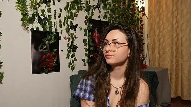 Snapshot of NaughtYHomemadE chatting on 11/12/25, 05:35 NaughtYHomemadE online show from 11/12/25, 05:35