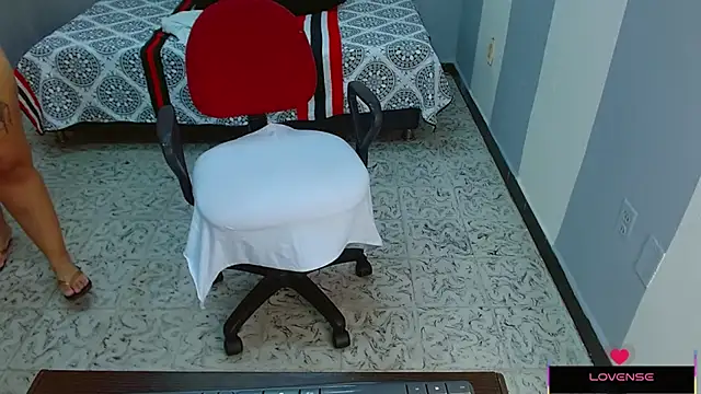 Snapshot of Hazel_donna chatting on 02/08/25, 06:12 Hazel donna online show from 02/08/25, 06:12