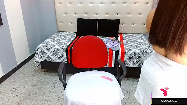 Snapshot of Hazel_donna chatting on 02/25/25, 05:08 Hazel donna online show from 02/25/25, 05:08