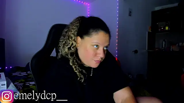 Snapshot of mariana_maze chatting on 09/25/25, 06:06 mariana maze online show from 09/25/25, 06:06