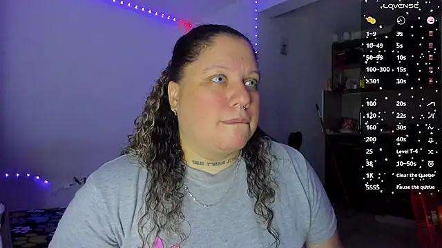 Snapshot of mariana_maze chatting on 10/15/25, 05:51 mariana maze online show from 10/15/25, 05:51