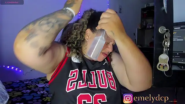 Snapshot of mariana_maze chatting on 10/19/25, 05:41 mariana maze online show from 10/19/25, 05:41