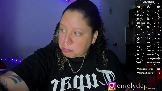 Snapshot of mariana_maze chatting on 10/27/25, 04:27 mariana maze online show from 10/27/25, 04:27