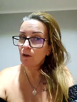 Snapshot of Steffi45 chatting on 12/03/25, 08:29 Steffi45 online show from 12/03/25, 08:29